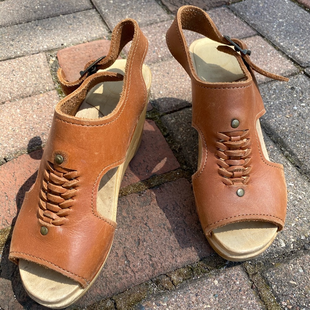 No. 6 wedge clogs. Caramel color.